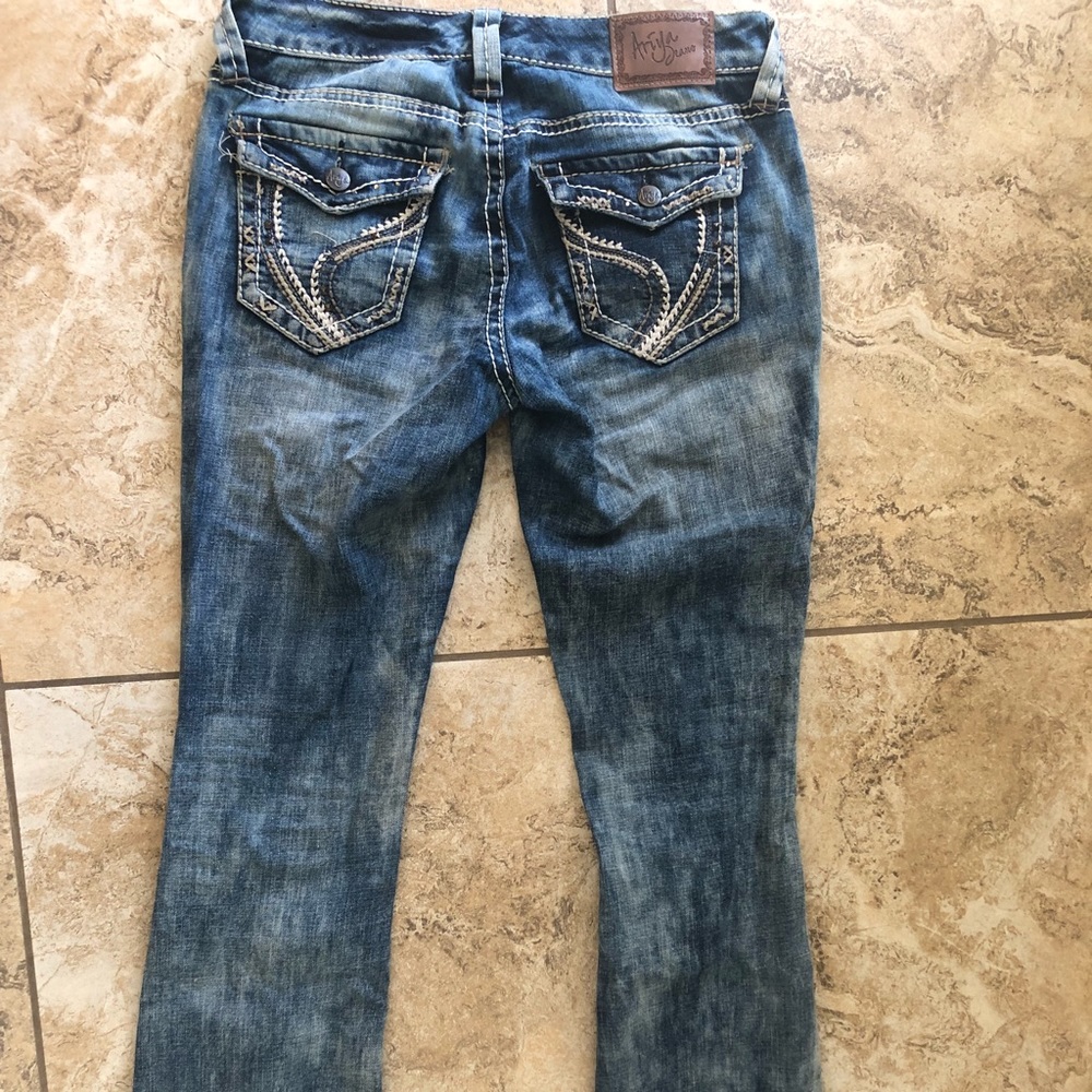 {Ariya} Low Rise Acid Wash Boot Cut Jeans - Picture 4 of 4